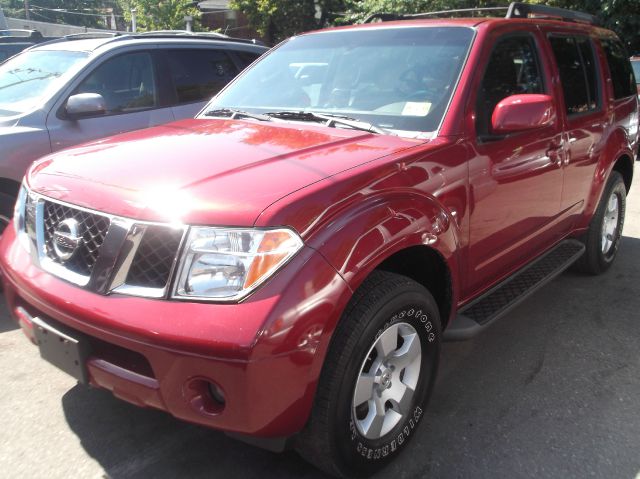 2005 Nissan Pathfinder EX-L W/ DVD System