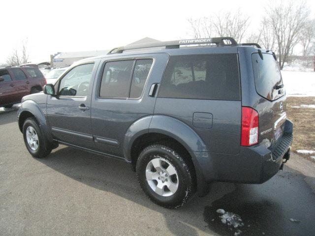 2005 Nissan Pathfinder EX AT With Leather