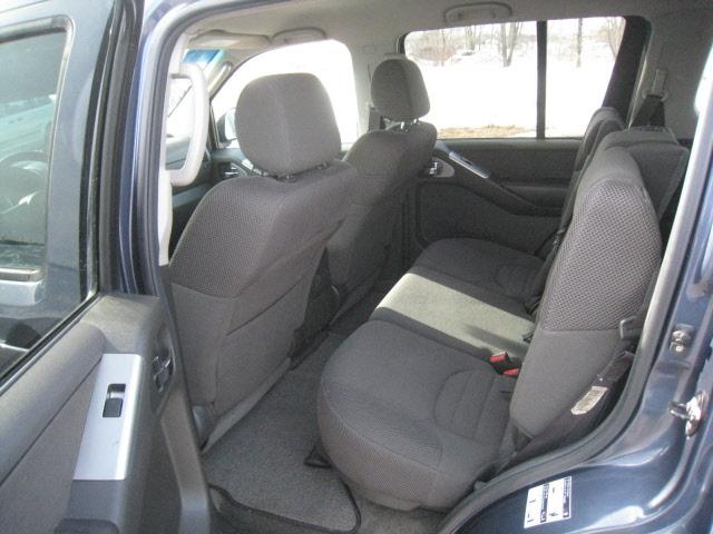 2005 Nissan Pathfinder EX AT With Leather