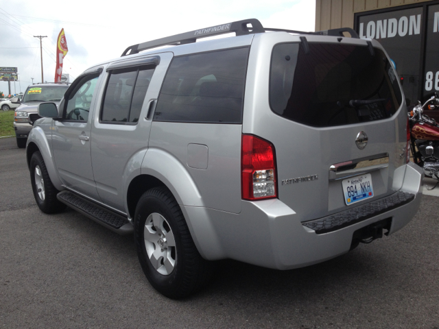 2005 Nissan Pathfinder EX-L W/ DVD System