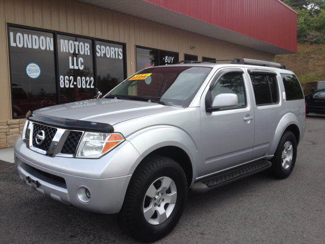 2005 Nissan Pathfinder EX-L W/ DVD System