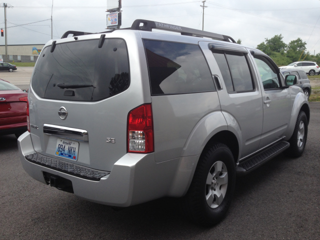 2005 Nissan Pathfinder EX-L W/ DVD System