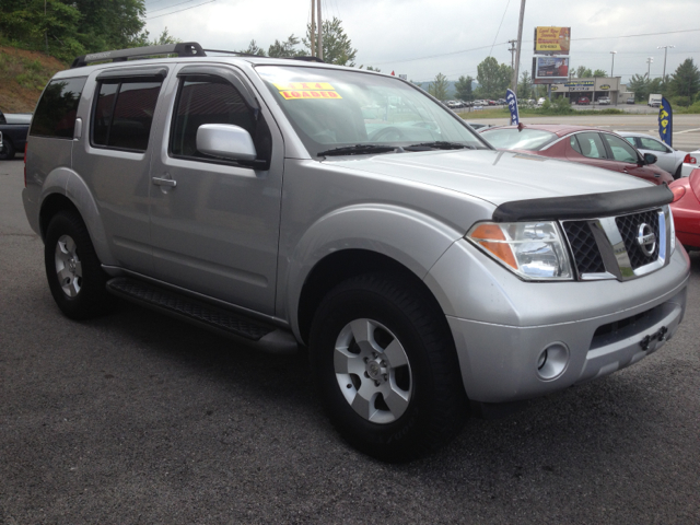 2005 Nissan Pathfinder EX-L W/ DVD System