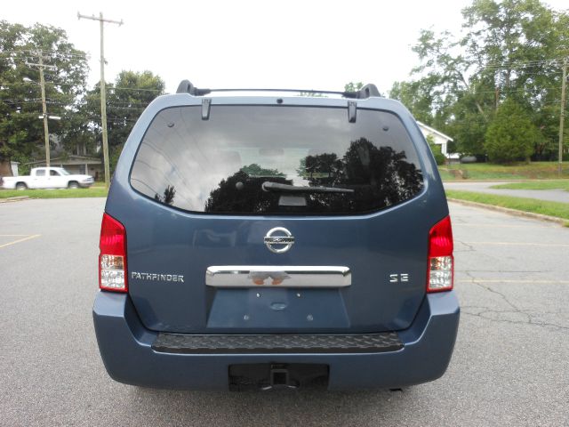 2006 Nissan Pathfinder Luxury II Sedan