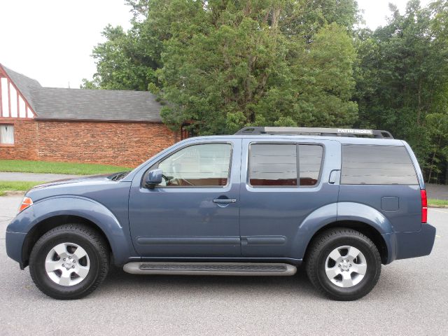 2006 Nissan Pathfinder Luxury II Sedan