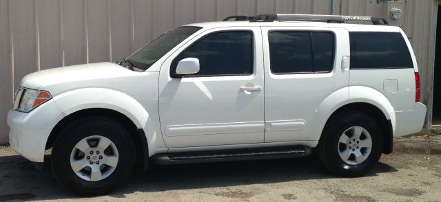 2006 Nissan Pathfinder Touring / AWD