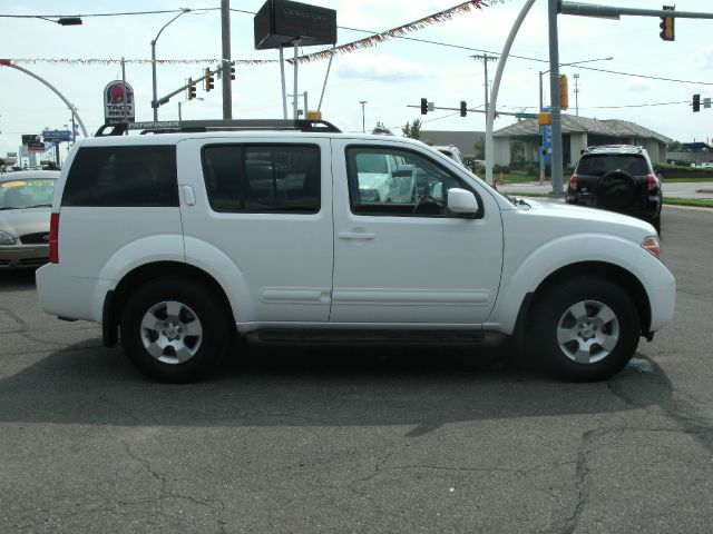 2006 Nissan Pathfinder EX-L W/ DVD System