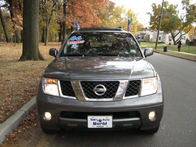 2006 Nissan Pathfinder EX-L W/ DVD System