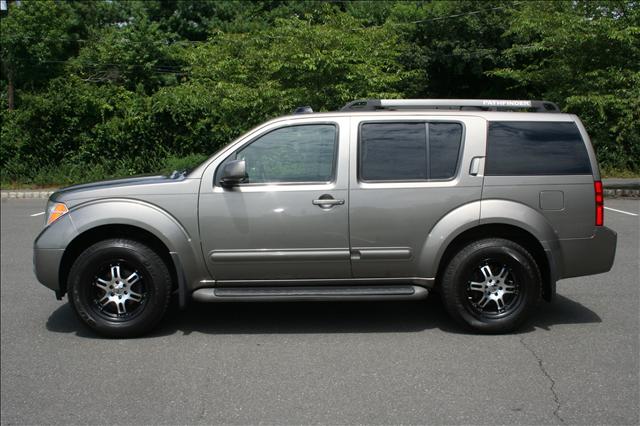 2006 Nissan Pathfinder SE