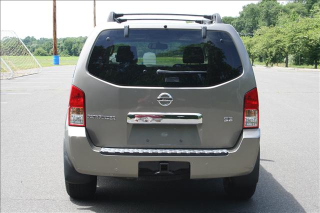 2006 Nissan Pathfinder SE