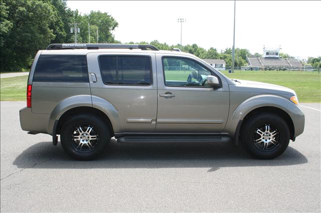 2006 Nissan Pathfinder SE