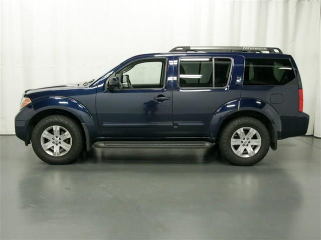 2006 Nissan Pathfinder Touring / AWD