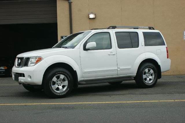 2006 Nissan Pathfinder EX-L W/ DVD System