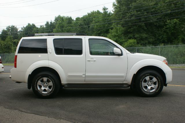 2006 Nissan Pathfinder EX-L W/ DVD System