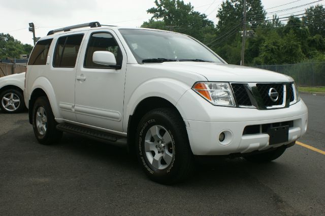 2006 Nissan Pathfinder EX-L W/ DVD System