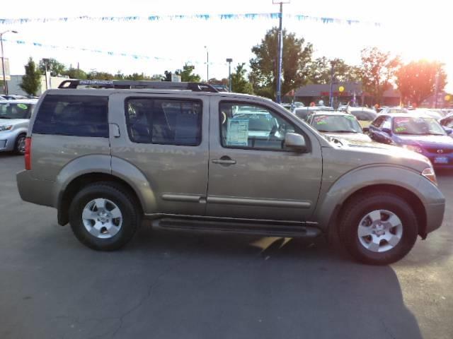 2006 Nissan Pathfinder SE