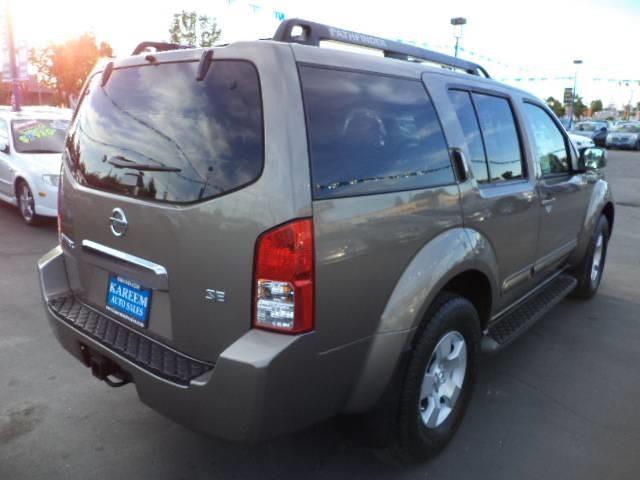 2006 Nissan Pathfinder SE