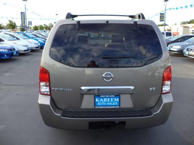 2006 Nissan Pathfinder SE