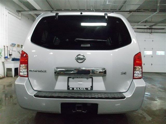 2006 Nissan Pathfinder SE