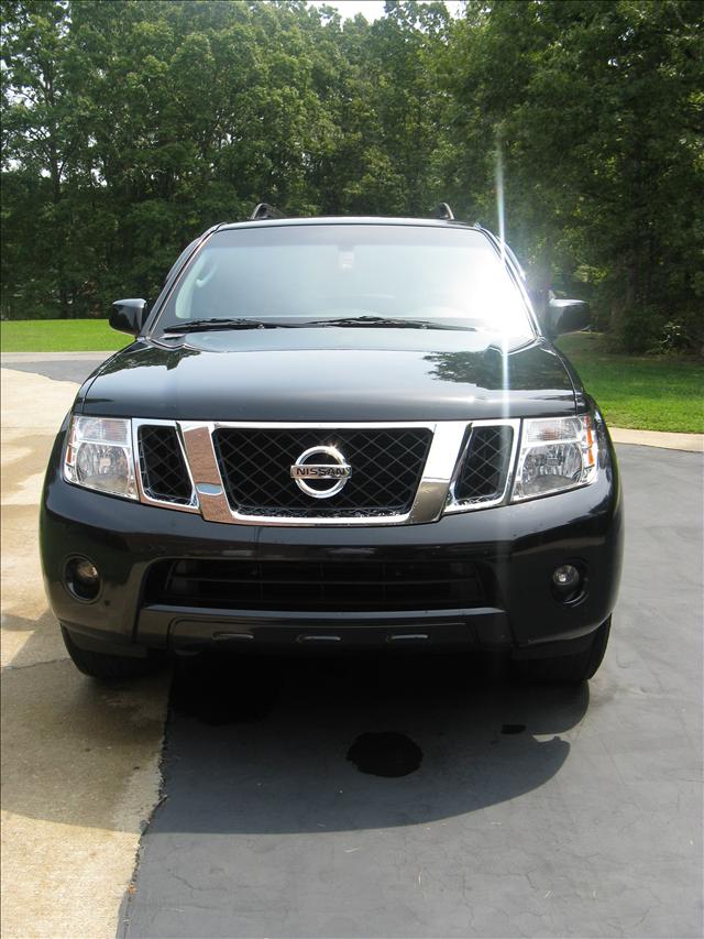 2008 Nissan Pathfinder SE