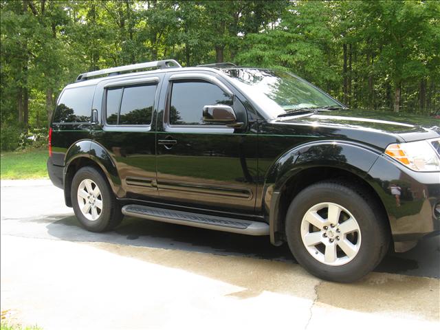 2008 Nissan Pathfinder SE