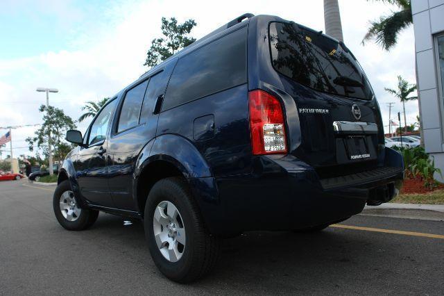 2011 Nissan Pathfinder XR