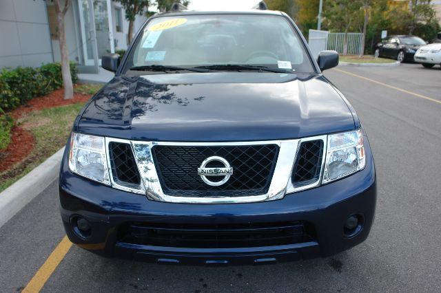 2011 Nissan Pathfinder XR