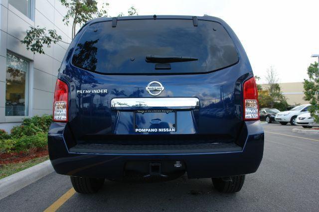 2011 Nissan Pathfinder XR