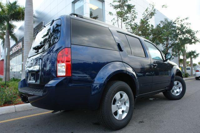 2011 Nissan Pathfinder XR