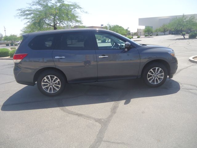 2013 Nissan Pathfinder Touring / AWD