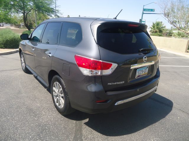 2013 Nissan Pathfinder Touring / AWD