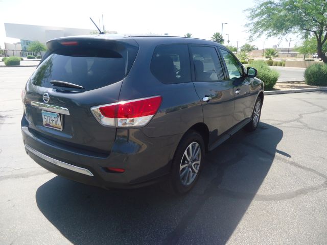 2013 Nissan Pathfinder Touring / AWD