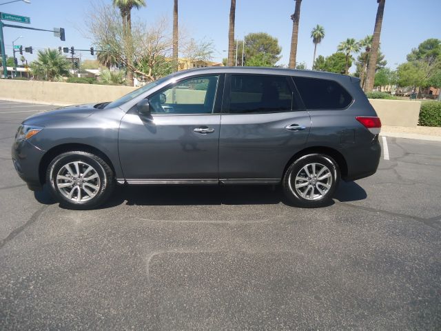 2013 Nissan Pathfinder Touring / AWD