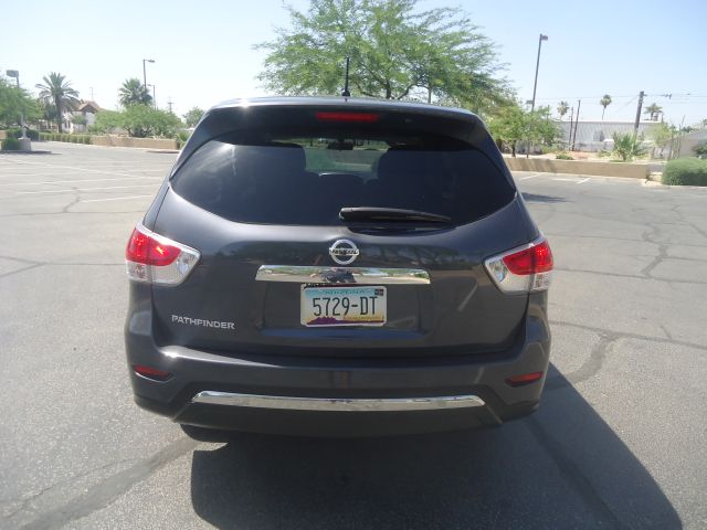 2013 Nissan Pathfinder Touring / AWD