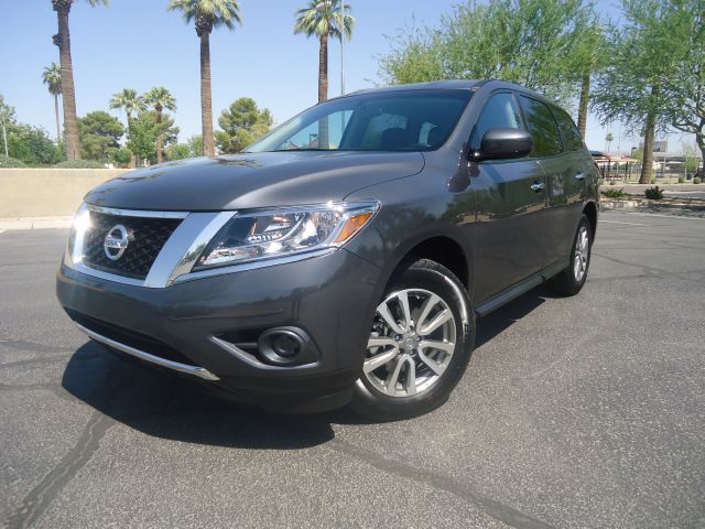 2013 Nissan Pathfinder Touring / AWD