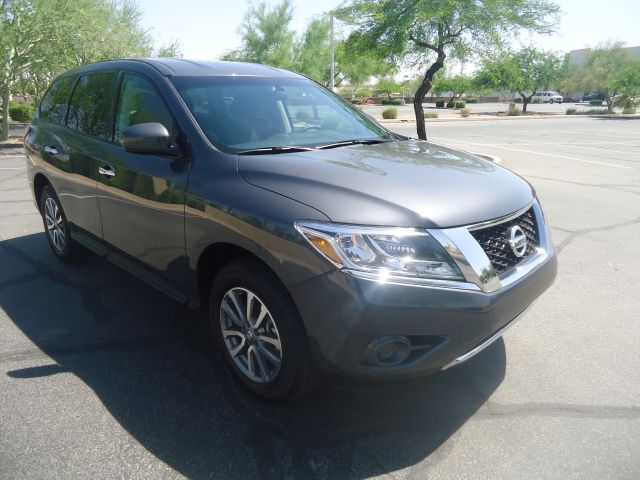 2013 Nissan Pathfinder Touring / AWD