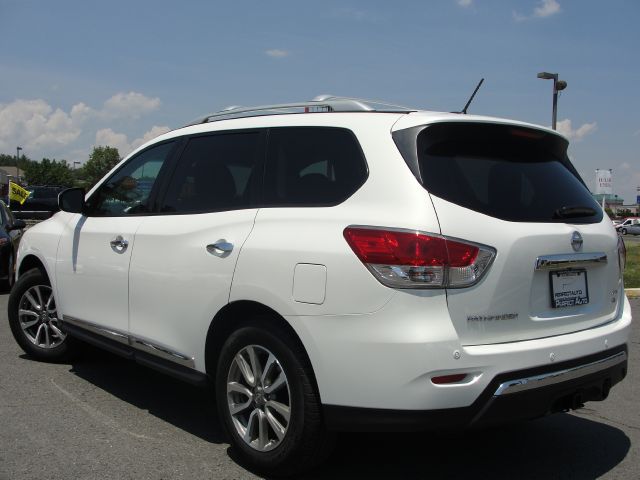 2013 Nissan Pathfinder SLE Sierra 2WD