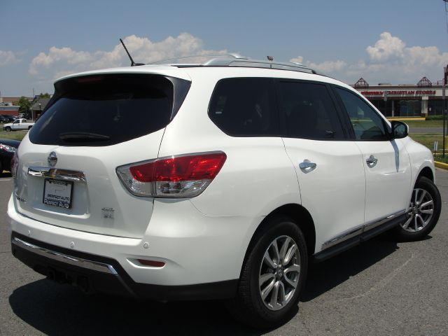 2013 Nissan Pathfinder SLE Sierra 2WD