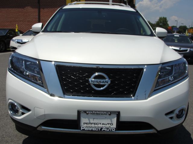 2013 Nissan Pathfinder SLE Sierra 2WD