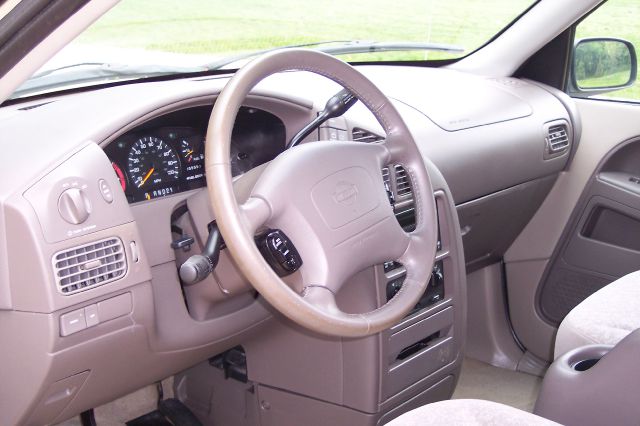 1999 Nissan Quest 2002 Chevrolet LTZ