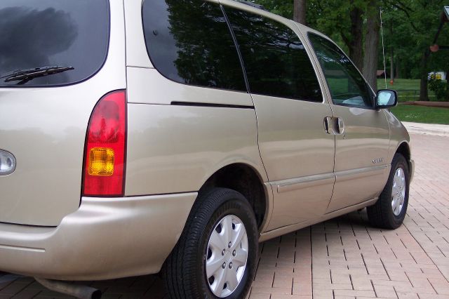 1999 Nissan Quest 2002 Chevrolet LTZ