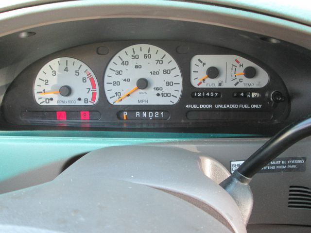 2000 Nissan Quest 140.5 SLT