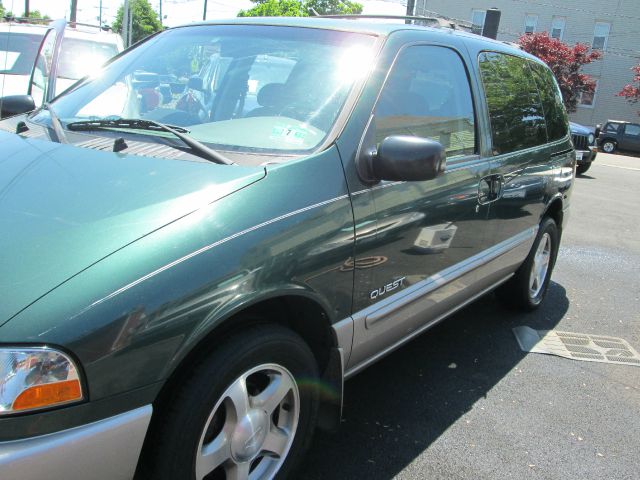 2000 Nissan Quest 140.5 SLT