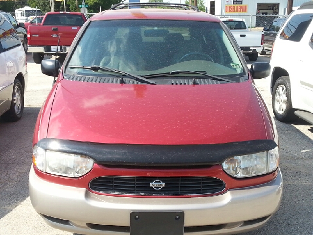 2000 Nissan Quest 140.5 SLT