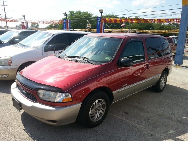 2000 Nissan Quest 140.5 SLT