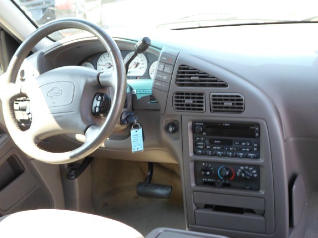 2001 Nissan Quest SE