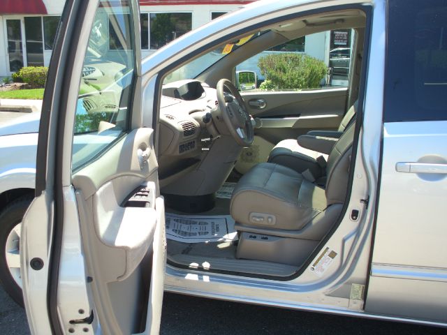 2004 Nissan Quest LE