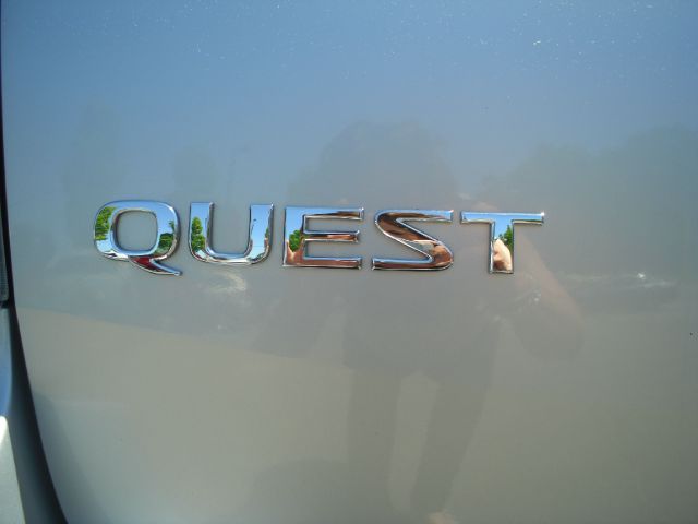 2004 Nissan Quest LE