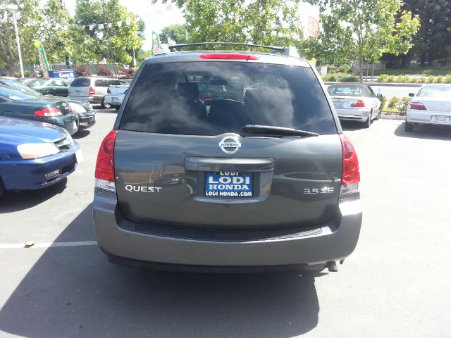 2004 Nissan Quest LE