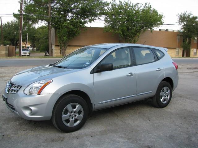 2011 Nissan Rogue BUG WITH Moonroof